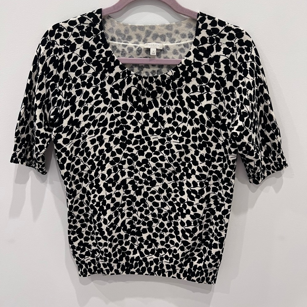Talbots. Lightweight Short Sleeve Sweater. Size S. Black & White.